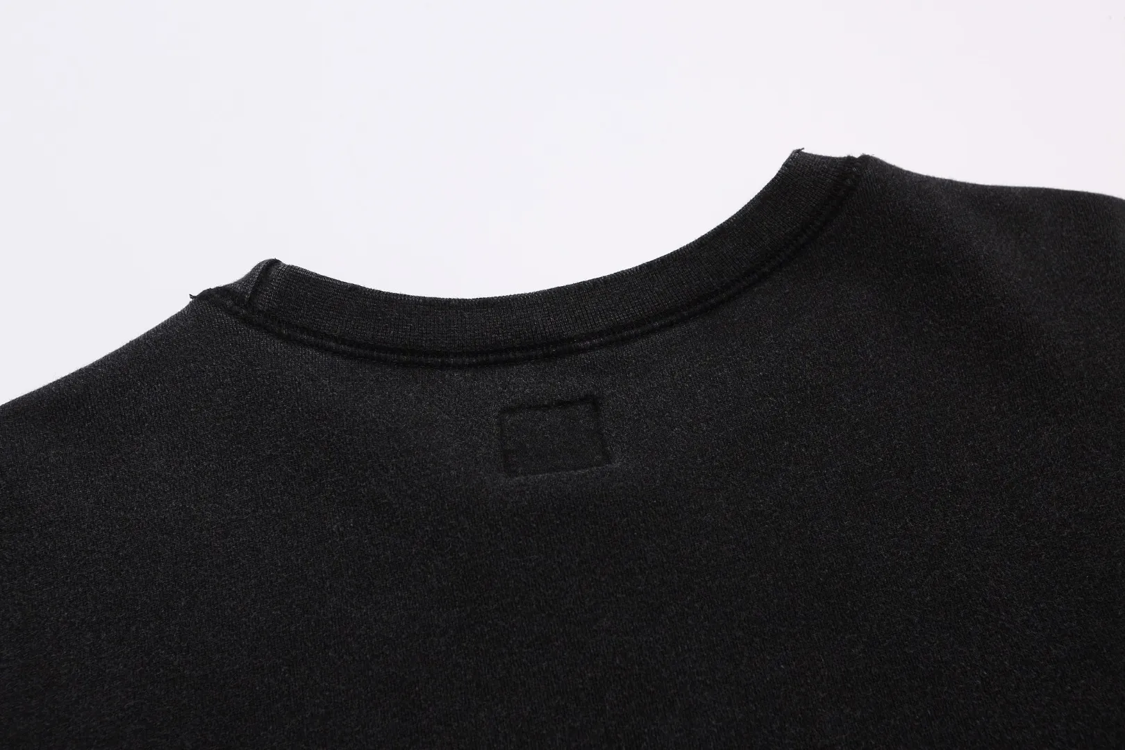 SAINT MICHAEL Retro Washed, Distressed Heavyweight Round Neck Plus Velvet Loose Pullover Sweatshirt Long Sleeves Fabric: 420g Style Number: SM601 Size: S-M-L-XL Color: Black Price: P198